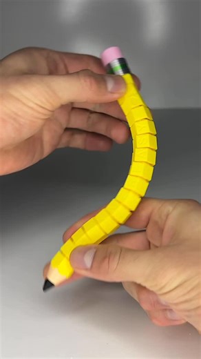 MIND 2 MAKE | 3D Printed Flexible Pencil STL: https://makerworld.com/models/1969505 | Instagram