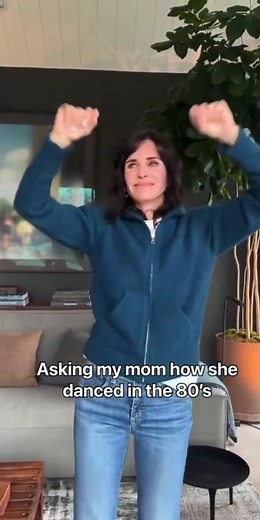 🌟Courteney Cox recreates her famous Bruce Springsteen video dance, 2024.