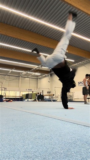 Airflare practice #bboying #tricking #bboy #airflare #powermoves