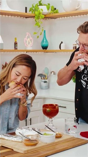 What makes a San Francisco style burrito?? 🌯🌯 ‪@mythicalkitchen‬ Chef Josh explains!