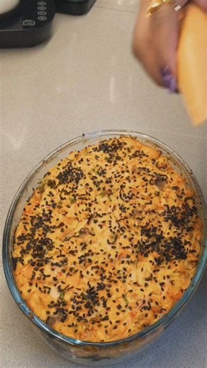 Homemade salmon sushi bake with warm, rich flavors in every bite. Creamy, savory, and perfectly baked a simple dish with a cozy sushi-inspired twist. 🍣✨#SalmonSushiBake #SushiBake #HomemadeDish #ComfortFood #SeafoodRecipe #BakedSushi #FoodReels #HomeCooking 🍣✨ | Wahida Misdi