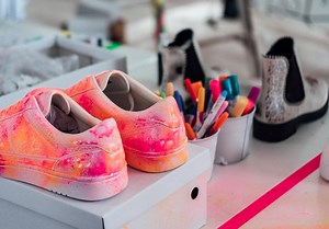 How to Paint Shoes with Acrylic Paints (with Pictures & Video)