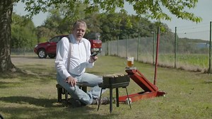 33K views · 163 reactions | Mobile Navis sind doch eher was für Würstchen ... Wie bitte!? Dirk erklärt's. ;-) www.toyota.de/gute-gruende #DirkErklärts #VerrücktNachQualität #NaviFährstDuDenn | Toyota Deutschland | Facebook