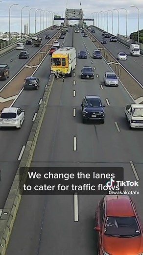 Barriers Moved on Auckland Harbour Bridge
