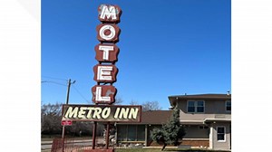 Hennepin County auctioning off 1960s Minneapolis motel signs