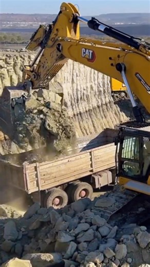 159K views · 2.5K reactions | Cat 395 Excavator Full Power Loading Action #Cat395 #Excavator | Earthmover Legends | Facebook