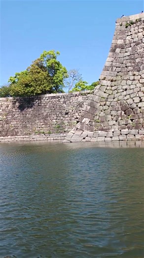 大阪城石垣(７)及び内堀から見た天守閣