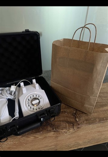 Always a handwritten note 💌 After editing an audio guestbook, I always feel so many emotions. I love verbalizing it in hopes that the people listening feel the same way too! This couple chose our ‘Standard Package’ which comes with an audio file flash drive. Use the link in our bio to inquire and learn about what other packages we offer for your special day. ☎️ #arizonasmallbusinesses #audioguestbook #arizonawedding #weddinginspo #arizonabride