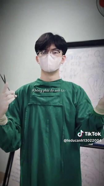 Khâu Lại Vết Thương: Hành Trình Của Sinh Viên Y