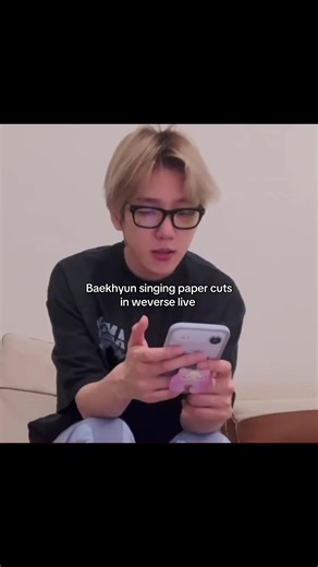 Baekhyun's Weverse Live Performance of 'Paper Cuts'