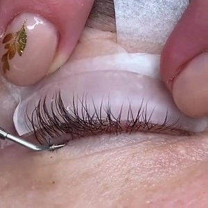 Advantages of LASH Lifting:😍 ☑️ Everything is done in its own thread ☑️ We do not use artificial yarns ☑️ Your glue-free lashes ☑️ The durability of up to 2 months ☑️ 0 Maintenance ️☑️Without those boring care post ☑️ Will be free of eyelash curler and mascara WEB: www.myeyelashstore.com . Welcome To MISLAMODE LASH @misslamodelash . KIT LINK: https://myeyelashstore.com.mx/collections/kits/products/kit-para-laminacion-de-pestanas . Repost@ciliosdebonecareal . . . . . . #lashes #eyelashes #lashex