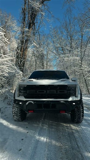 Snow Turns the F-150 Raptor Into a Different Animal