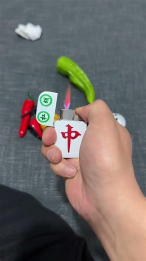 The lighter my girlfriend gave me is so abstract! #lighter#Good Stuff Showcase #CreativeLighters