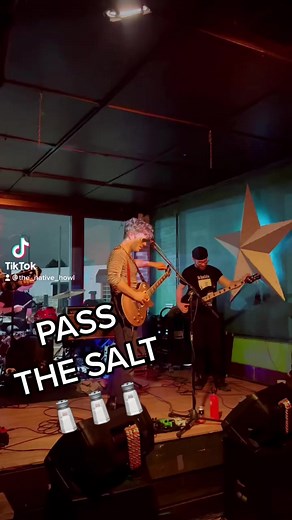 So awesome to catch Night Spins and The Gasoline Gypsies LIVE in Detroit before our flight to Cali! Josh even dedicated “Pass the Salt” to Katie and Jake! 🤘🖤🔨🌀 Howl just touched down in LA, time to get to work 🪕🔨 | The Native Howl