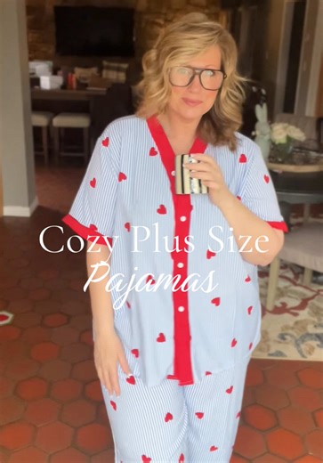 I don’t know why I’m not seeing these pajamas everywhere. They are lightweight, breathable, super cozy and cute, affordable, and I love that they are plus size friendly. Available in 1XL-5XL. 🙌🙌🙌 #plussize #plussizefinds #over40beauty #cozyvibes #pajamas