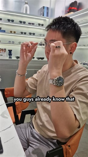 Got a lot of questions about Multifocal lens issues lately 👓 So we decided to do a quick Q&A session to explain the MOST common problems. One of the biggest confusion is this👇 Many people say: “I’m wearing Multifocal but I can’t see my monitor clearly!” 😵‍💫 Here’s the key: Your monitor is usually at distance level, but the sharpest area for screen work is intermediate. So what can you do? 💡 Tip 1: Adjust your monitor height Lower your screen a little — let it fall into the intermediate zone