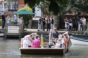 River Avon Chain Ferry in Stratford-upon-Avon, England