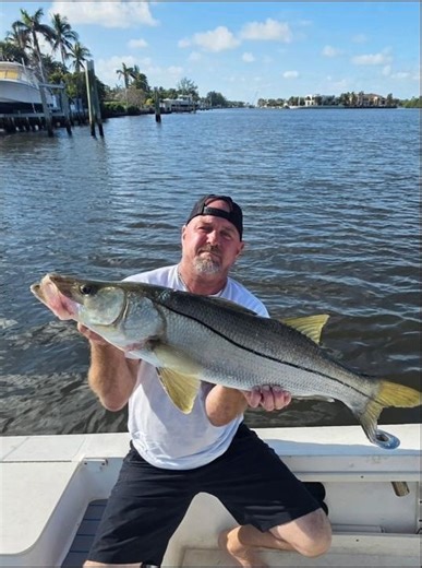 Stud Snook on the 3ds #fishing #snookfishing #saltwaterfishing #lurefishing #angler #fish #boat