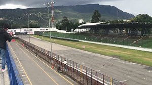 #TrackDay 🔥🔥 Nissan GT-R 🇯🇵 Vs BMW M4 🇩🇪 (Ver en HD) 🎥 #SuperCars #LaMonomarca | Cars and Coffee Colombia