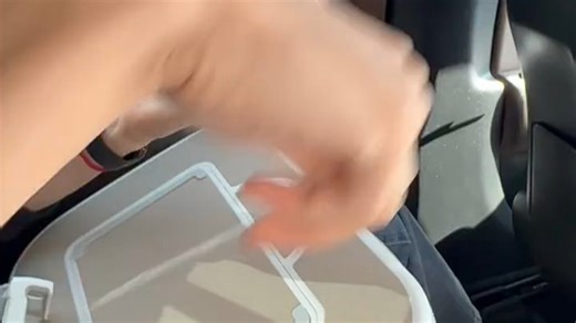 车上用的笔记本电脑支架？！