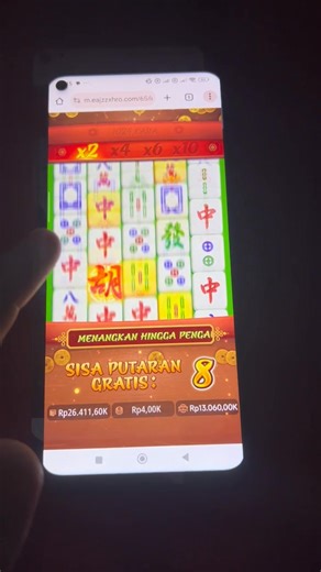 Berikut daftar 10 gunung terindah di Indonesia, lengkap dengan keunikan dan lokasinya 👇 🏔️ 1. Gunung Rinjani (Lombok, NTB) Ketinggian: 3.726 m (tertinggi ke-2 di Indonesia). Daya tarik: Danau Segara Anak di tengah kawah, sunrise epik dari puncak, dan pemandangan Laut Bali & Sumbawa. Cocok untuk: pendaki yang suka petualangan dan keindahan alam yang komplet — gunung, danau, hutan, awan. 🌋 2. Gunung Bromo (Jawa Timur) Ketinggian: 2.329 m. Daya tarik: lanskap “lautan pasir”, sunrise di Bukit Pen