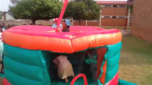 Whackem inflatable skool pretdag Pret. 🎯🤣😁 🤡 0825770382 #whackeminflatable #SchoolFunDays #skoolpretdag | Skool Spanbou en Kampe