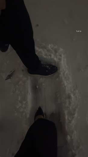 Lola on Instagram: "This is the beautiful definition of love: someone who considers your every step. Those who smooth the path for you are truly precious. ❤️ ( Media: @iitisdana )"