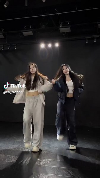 Practice the Retro Dance: Join the Fun!