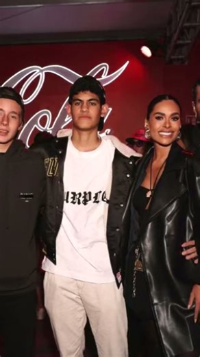 Galilea Montijo's son leaves his father to go see her, but she won't let go of Isaac Moreno.