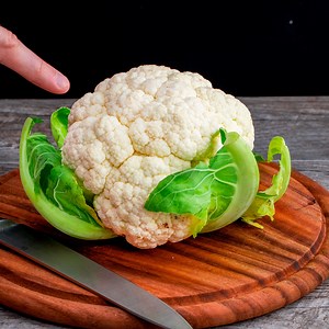 ¡Coliflor al horno con una mezcla irresistible! | Gustoso.tv