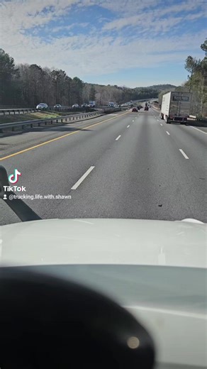 Does truck drivers know how to use blinkers? #truckdrivers | Trucking life with shawn