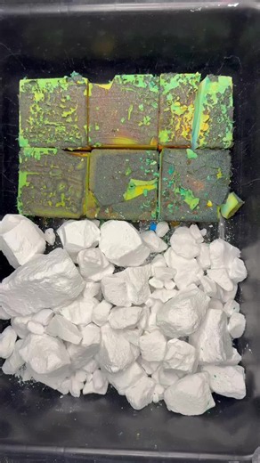 Dyed Green Gym Chalk: Crushing, Mixing & Chalk Art Tutorial