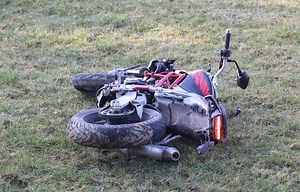 Nach Sturz von BMW erfasst: Bikerin (16) stirbt bei Unfall