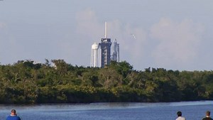126K views · 2.2K reactions | VIDEO: Did you catch the Falcon Heavy launch? Even more impressive was the landing! Relive the landing, and then watch as the rocket's twin side boosters land at Cape Canaveral Air Force Station. MISSION DETAILS: specne.ws/sKo5gJ | Spectrum News 13 | Facebook