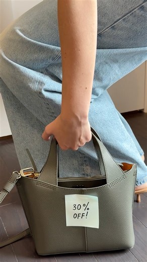 HOBO on Instagram: "Friday we’re in love 😍It’s officially Black Friday, but we have been celebrating all week long. Which HOBO bag are you purchasing for 30% off?"