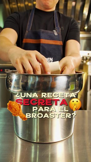 ¿Receta secreta para el broaster? Si, se habla mucho de la receta secreta del coronel y muchos experimentan con diferentes tipos de ingredientes... al final algún resultado sale de ahí. 💡Pero una receta no basta con ser secreta para ser ganadora, tambien debe ser probada y aprobada por el publico. 🍗Además de tener una muy buena receta y los ingredientes correctos, incluye tambien la técnica, los equipos etc. 🫑Preparar pollo en tu casa para los tuyos es muy diferente a preparar en gran cantida