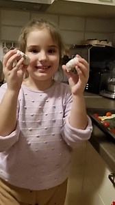 127K views · 6.2K reactions | Sofia a gatit cu tati un peste la cuptor super delicios!! 殺 Calcan pe pat de cartofi la cuptor. Ingrediente: 1 Calcan de 2 kg 600 gr cartofi feliati Sare Usturoi Ulei de masline Tomate cherry. | Anyta Cooking | Facebook