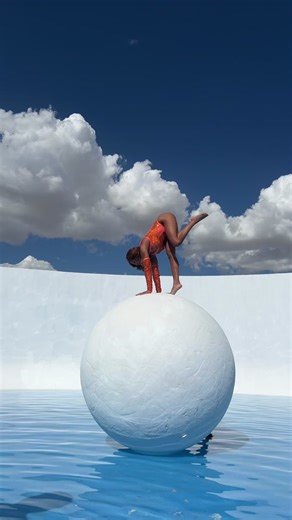 She makes the hardest poses look so easy!!!!! Candace Cane came correct for her photoshoot! 📷 #photoshoot #photographer #posingchallenge #acrobat #posechallenge #photoshootlocation #photoshootbehindthescenes Shooting in direct sun | model posing in an amazing location | best locations to do a photoshoot at | amazing acrobat photoshoot