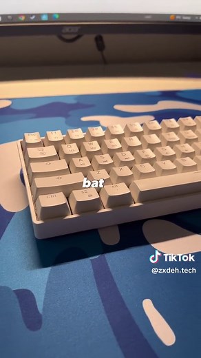 Which keyboard is better? #keyboard #gk61 #ek68 #fyp #viral #viraltiktok #follow #like #setup #GamingSetup #gamingkeyboards