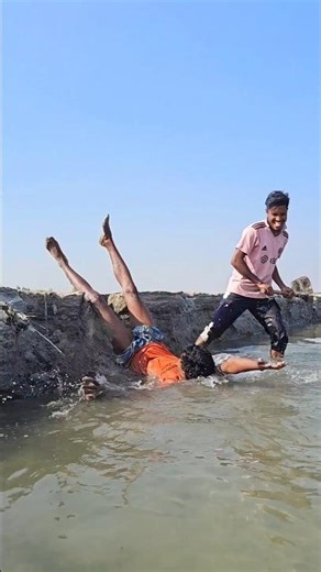 The boy was digging sand by the river. #funny #trythatinasmalltown #befunnynow