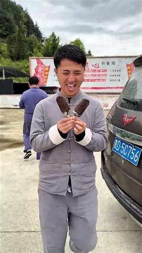 A Midget's Magic Tricks? 🤔💥 #MagicTrick #Comedy #FunnyVideo #ViralVideo #IceCreamMagic #Shorts
