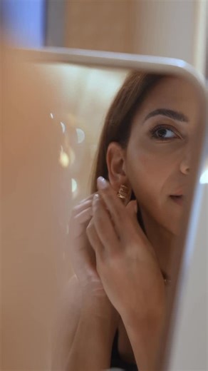 ‎Dana Elarabeed - دانة العرابيد‎ on Instagram‎: "بهالوقت من السنة بحب أدلّل نفسي… خصوصًا لما ألاقي عروض بتعقد مثل اللي شفتها اليوم في مجوهراتي من ملبار – دلما مول ✨💛 @mojawhraty خصومات كبيرة على المصنعية، قطع بدون مصنعية، وعملة ذهبية مجانية مع مشتريات الألماس! والأحلى؟ استبدال الألماس 100% بقيمته الكاملة بدون أي خسارة 🙌 زوروهم واستفيدوا من العروض لفترة محدودة 🤍 This time of year, I love treating myself… especially when I find amazing offers like the ones I saw today at Ma