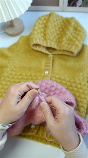 Knit a hooded sweater织连帽毛衣