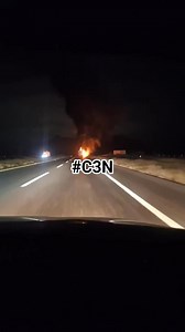 132K views · 895 reactions | #C3N #BACHIMBA ||  Minutos después de las 6 de la mañana, conductores que transitaban hacia la capital del estado, captaron como las llamas de fuego consumieron en su totalidad la cabina de un tráiler. Por fortuna no hubo personas lesionadas. ⚠️ | Codigotres.com | Facebook