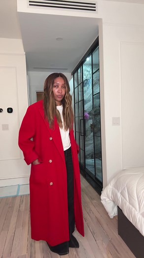 Can I DIY restore the sleeve length of my vintage red coat? Help me do a Part 2 please 🙏🏾 #woolcoat #redcoat #vintagecoatcollector #stylingred #diyfashion