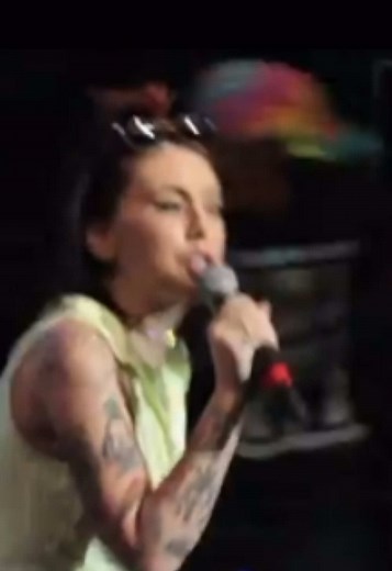 One big room full of bad b words (Oh my god, it's Kreayshawn) One big room full of bad b words (Meow) One big room full of bad b words (Meow) One big room full of bad b words (Meow) [Chorus] And we stunting like Gucci Gucci, Louis Louis, Fendi Fendi, Prada Them basic b words wear that shi, so I don't even bother Gucci Gucci, Louis Louis, Fendi Fendi, Prada Them basic b words wear that shi, so I don't even bother [Verse 1] Gucci Gucci, Louis Louis, Fendi Fendi, Prada Them basic b words wear that 