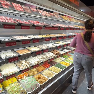 203K views · 6.7K reactions | This all-you-can-eat hotpot buffet has the MOST ingredients I have ever seen. With tons of giant prawns, crabs, and even brains! At King Food Spicy Hotpot in Taipei | Strictly Dumpling | Facebook