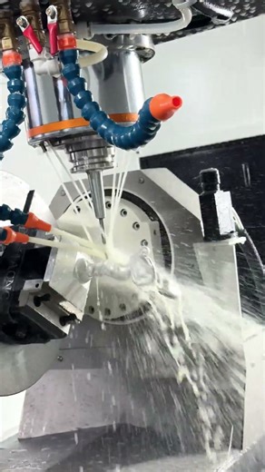 5-axis simultaneous machining, complex curved surfaces complete in a single operation.