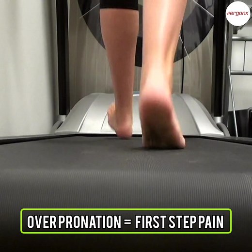 Overpronation makes the foot roll inward too much, putting constant strain on the plantar fascia. Overnight, this tissue tightens so when you take your first steps in the morning, that built-up tension causes sharp pain. Ergonx Ultra Soft: https://ergonx.com.au/products/ergonx-ultra-soft support the arch and control the inward roll, reducing strain on the plantar fascia and helping ease first-step pain. | Docpods | Facebook