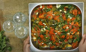 SALATA OD PEČENIH PAPRIKA IZ TEGLE: Bez hemije napravite kiselu zimnicu koja savršeno ide uz svako jelo (VIDEO)